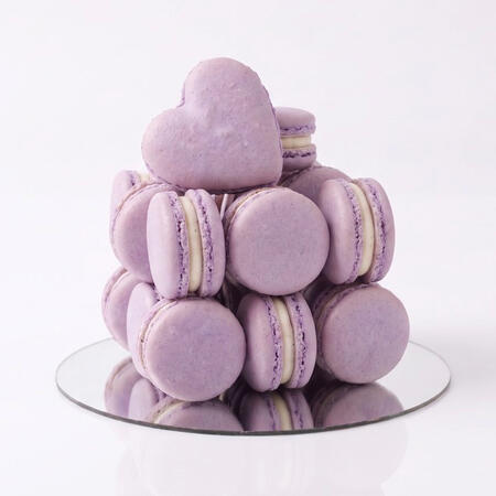 Lunéa Macarons Box 16kd بوكس 60+ قطعة ماكرون بـ كل النكهات يحتوي على مكس 6 نكهات (فانيلا،جوكلت،كندر،فراوله جيزكيك،بستاشيو،مانقا) بـ الوان كلاسيك تناسب كل نكهه