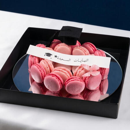 Lunéa Macarons Box 16kd بوكس 60+ قطعة ماكرون بـ كل النكهات يحتوي على مكس 6 نكهات (فانيلا،جوكلت،كندر،فراوله جيزكيك،بستاشيو،مانقا) بـ الوان كلاسيك تناسب كل نكهه