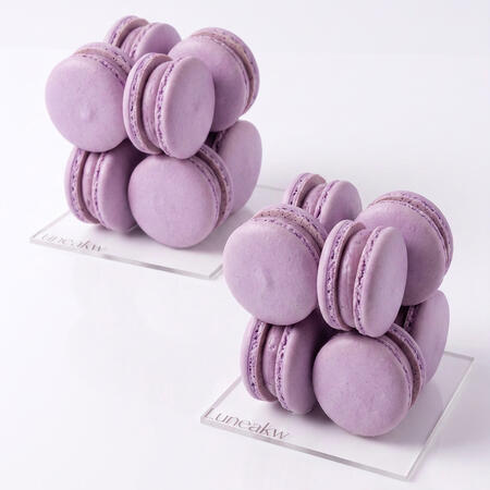 Lunéa Macarons Box 16kd بوكس 60+ قطعة ماكرون بـ كل النكهات يحتوي على مكس 6 نكهات (فانيلا،جوكلت،كندر،فراوله جيزكيك،بستاشيو،مانقا) بـ الوان كلاسيك تناسب كل نكهه