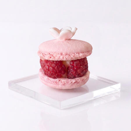 Lunéa Macarons Box 16kd بوكس 60+ قطعة ماكرون بـ كل النكهات يحتوي على مكس 6 نكهات (فانيلا،جوكلت،كندر،فراوله جيزكيك،بستاشيو،مانقا) بـ الوان كلاسيك تناسب كل نكهه
