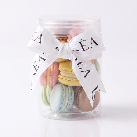 Lunéa Macarons Box 16kd بوكس 60+ قطعة ماكرون بـ كل النكهات يحتوي على مكس 6 نكهات (فانيلا،جوكلت،كندر،فراوله جيزكيك،بستاشيو،مانقا) بـ الوان كلاسيك تناسب كل نكهه